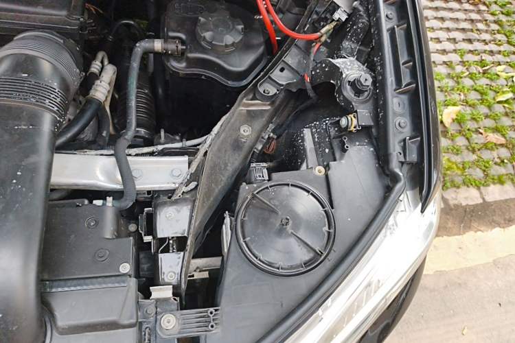 Used BMW X6 2015 xDrive35i Luxury Edition Engine Bay Left