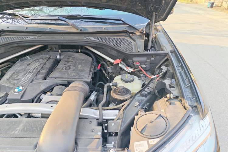 Used BMW X6 2015 xDrive35i Luxury Edition Engine Bay Left