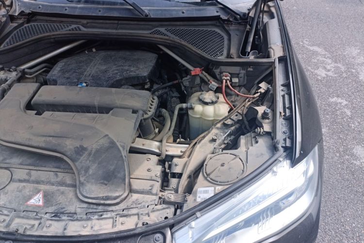 Used BMW X6 2015 xDrive28i Engine Bay Left