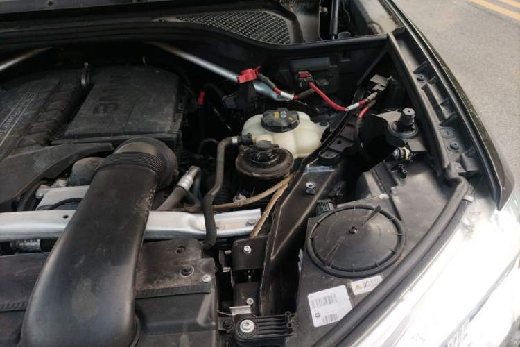Used BMW X6 2015 xDrive35i Luxury Edition Engine Bay Left