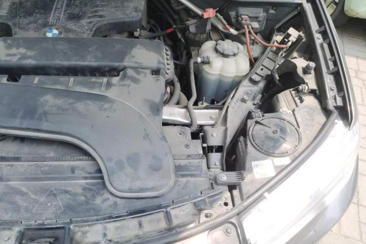 Used BMW X6 2015 xDrive28i Engine Bay Left