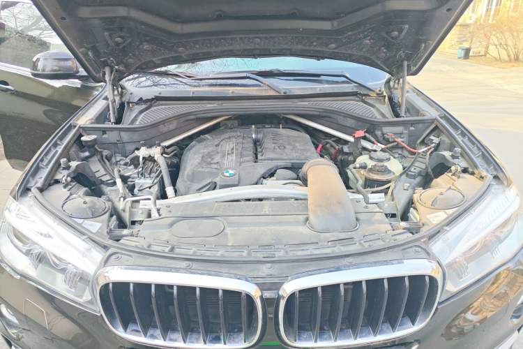 Used BMW X6 2015 xDrive35i Luxury Edition Engine Bay