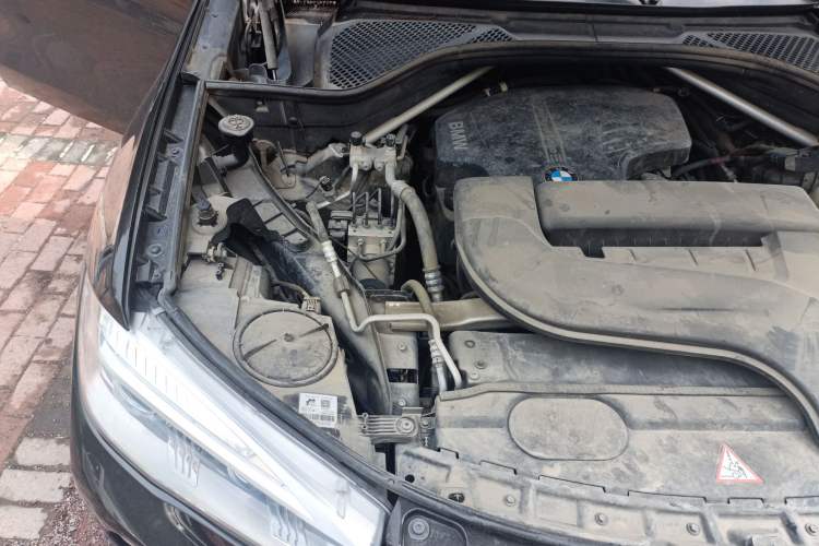 Used BMW X6 2015 xDrive28i Engine Bay Right
