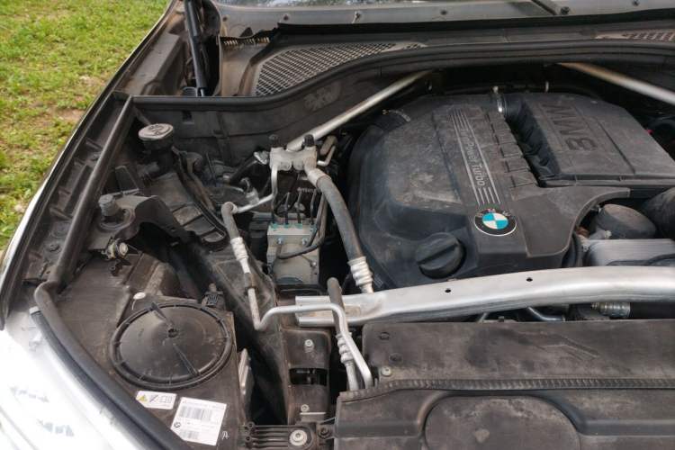 Used BMW X6 2015 xDrive35i Luxury Edition Engine Bay Right