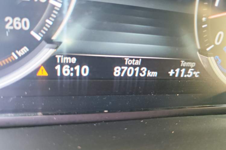 Used BMW X6 2015 xDrive35i Luxury Edition Odometer Close Up