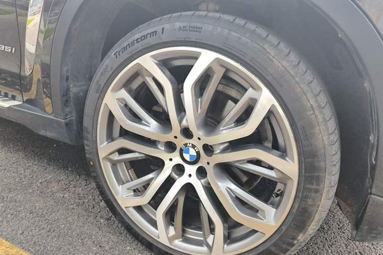 Used BMW X6 2015 xDrive35i Luxury Edition Right Front Wheel Hub