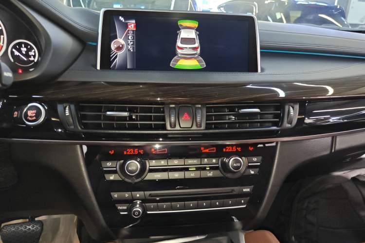 Used BMW X6 2015 xDrive35i Luxury Edition Audio And AC Panel