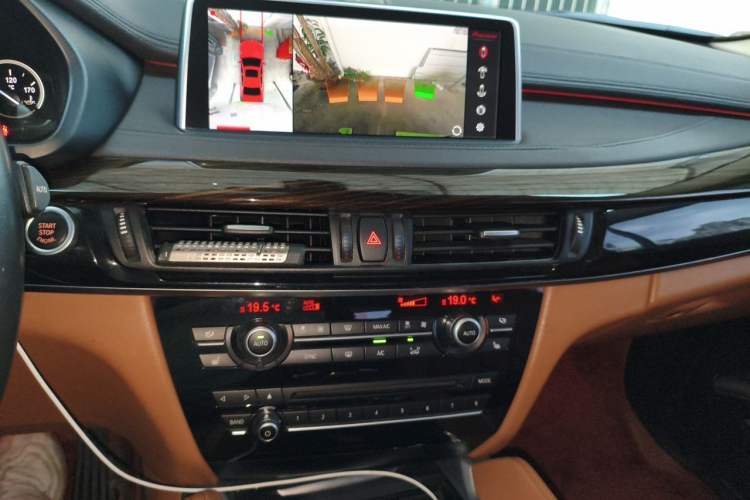 Used BMW X6 2015 xDrive35i Luxury Edition Audio And AC Panel