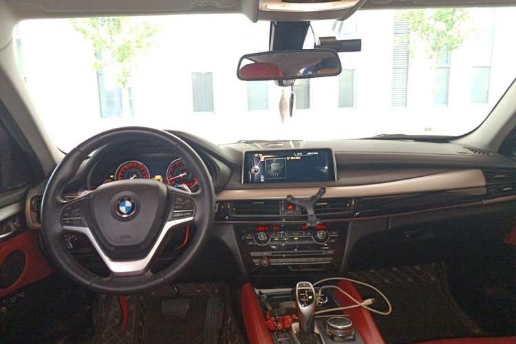 Used BMW X6  Center Console