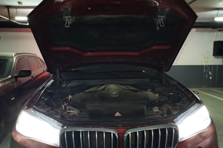 Used BMW X6 2015 xDrive50i M Sport model Engine Bay