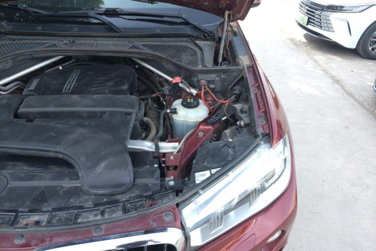 Used BMW X6 2015 xDrive28i Engine Bay Left