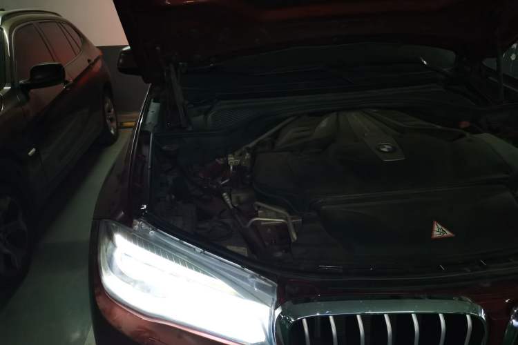 Used BMW X6 2015 xDrive50i M Sport model Engine Bay Right