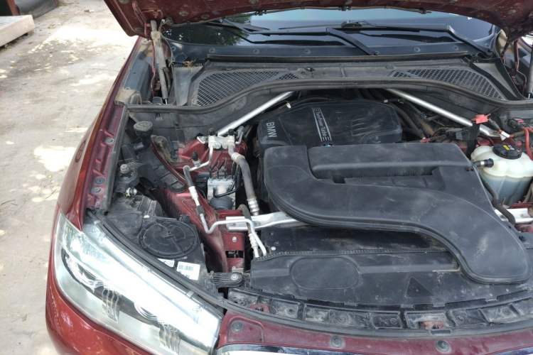 Used BMW X6 2015 xDrive28i Engine Bay Right