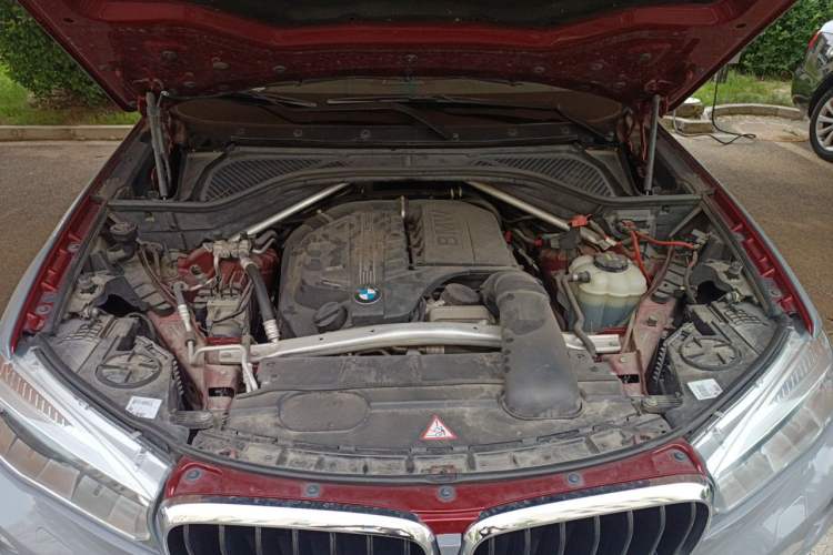 Used BMW X6  Engine Bay