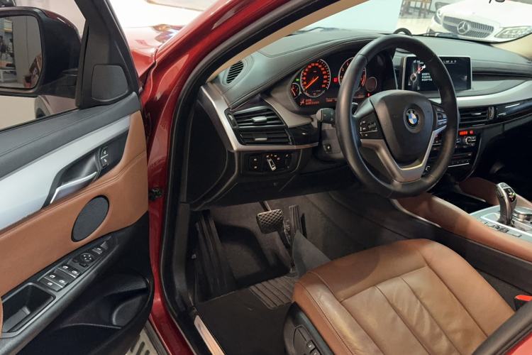 Used BMW X6 2015 xDrive35i Leading Model Interior 2