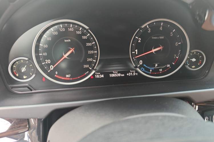 Used BMW X6 2015 xDrive35i Luxury Edition Odometer Close Up
