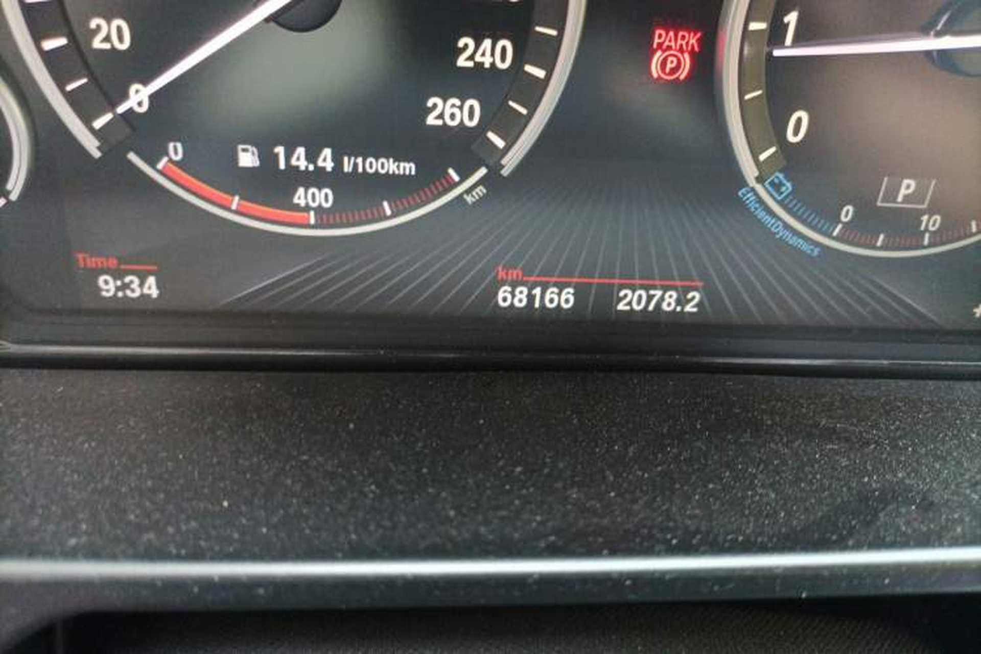 Used BMW X6 2015 xDrive28i Odometer Close Up