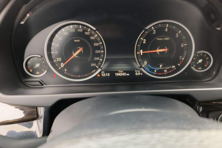 Used BMW X6 2015 xDrive35i Luxury Edition Odometer Close Up