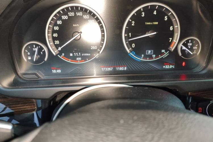 Used BMW X6 2015 xDrive35i Luxury Edition Odometer Close Up