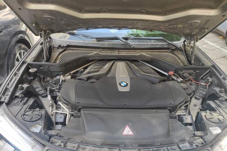 Used BMW X6 2015 xDrive50i M Sport model Engine Bay