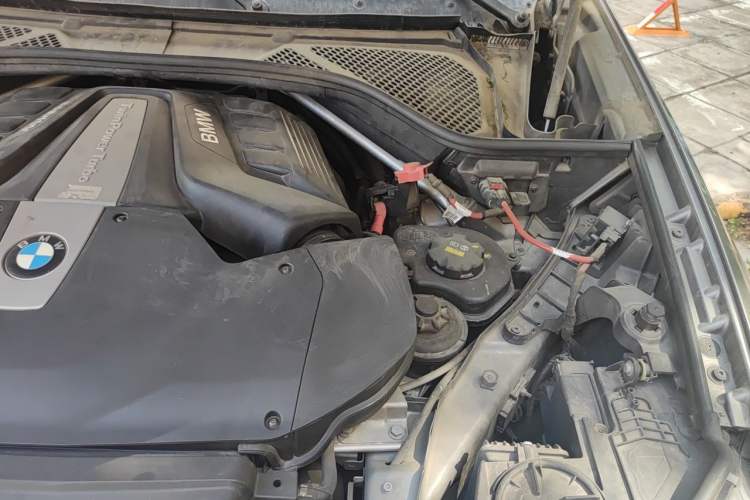 Used BMW X6 2015 xDrive50i M Sport model Engine Bay Left