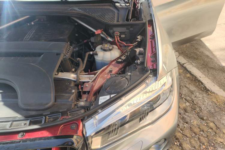 Used BMW X6 2015 xDrive28i Engine Bay Left