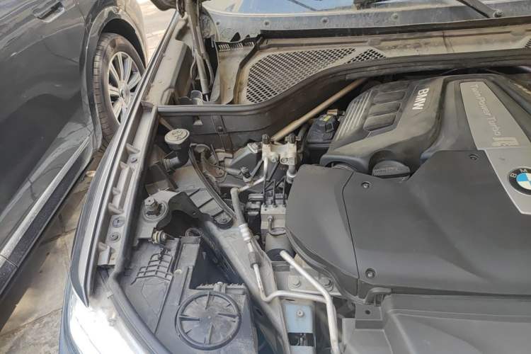 Used BMW X6 2015 xDrive50i M Sport model Engine Bay Right