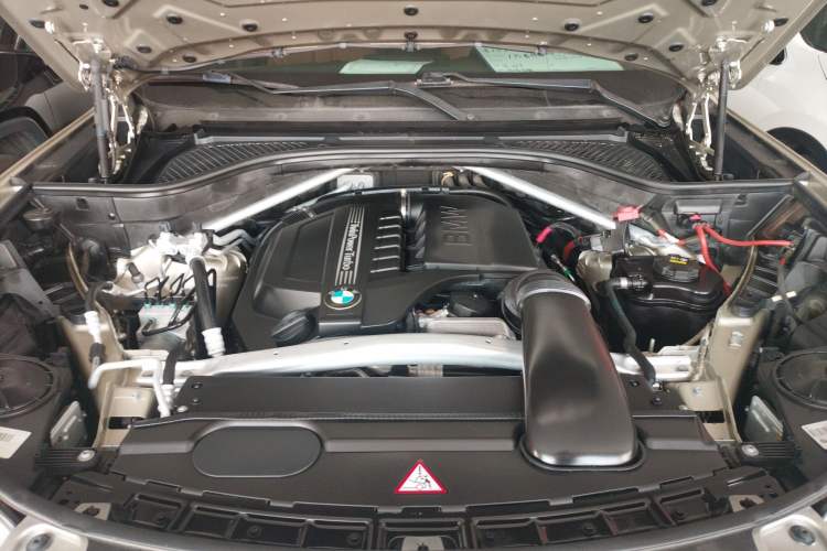 Used BMW X6 2015 xDrive35i Leading Model Engine Bay