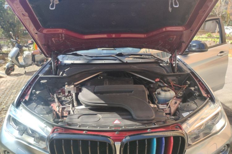 Used BMW X6 2015 xDrive28i Engine Bay