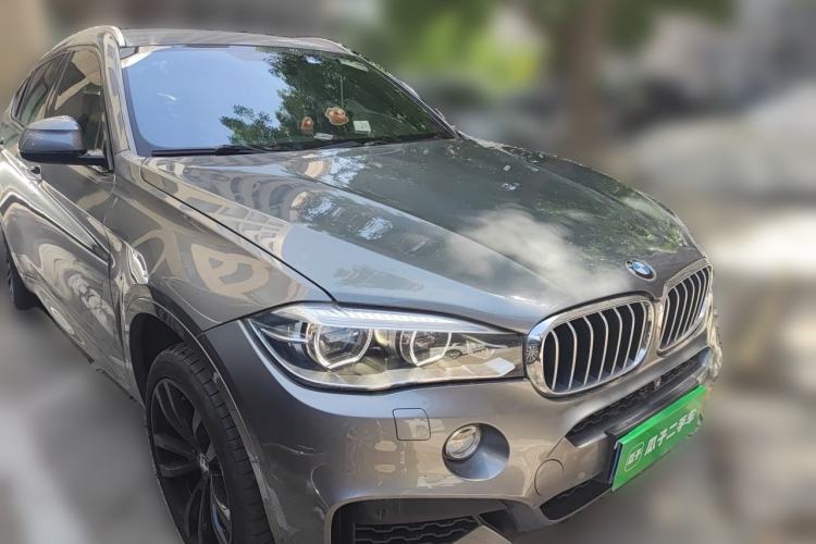 Used BMW X6 2015 xDrive50i M Sport model Front Right 45 Deg