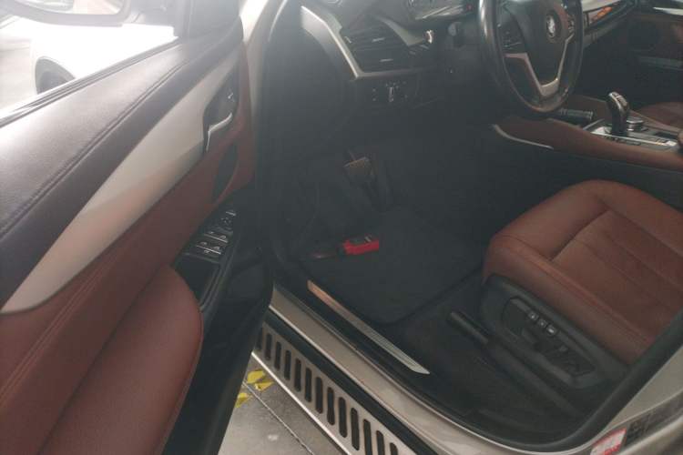 Used BMW X6 2015 xDrive35i Leading Model Interior 3