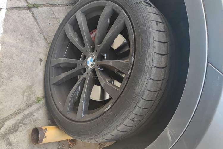 Used BMW X6 2015 xDrive50i M Sport model Right Front Wheel Hub