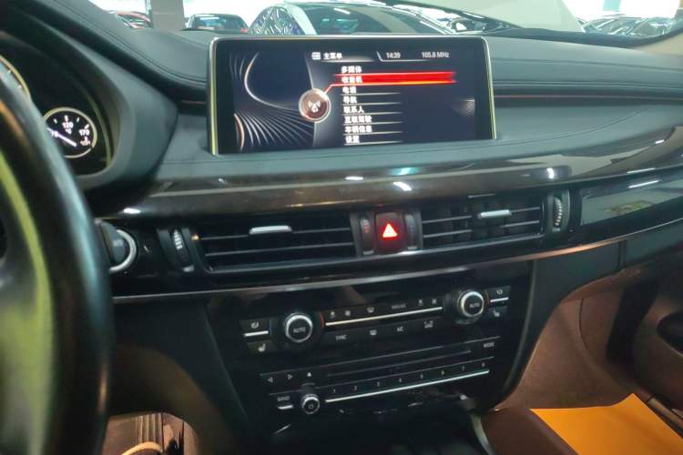 Used BMW X6 2015 xDrive28i Audio And AC Panel