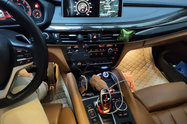 Used BMW X6 2015 xDrive35i Luxury Edition Audio And AC Panel
