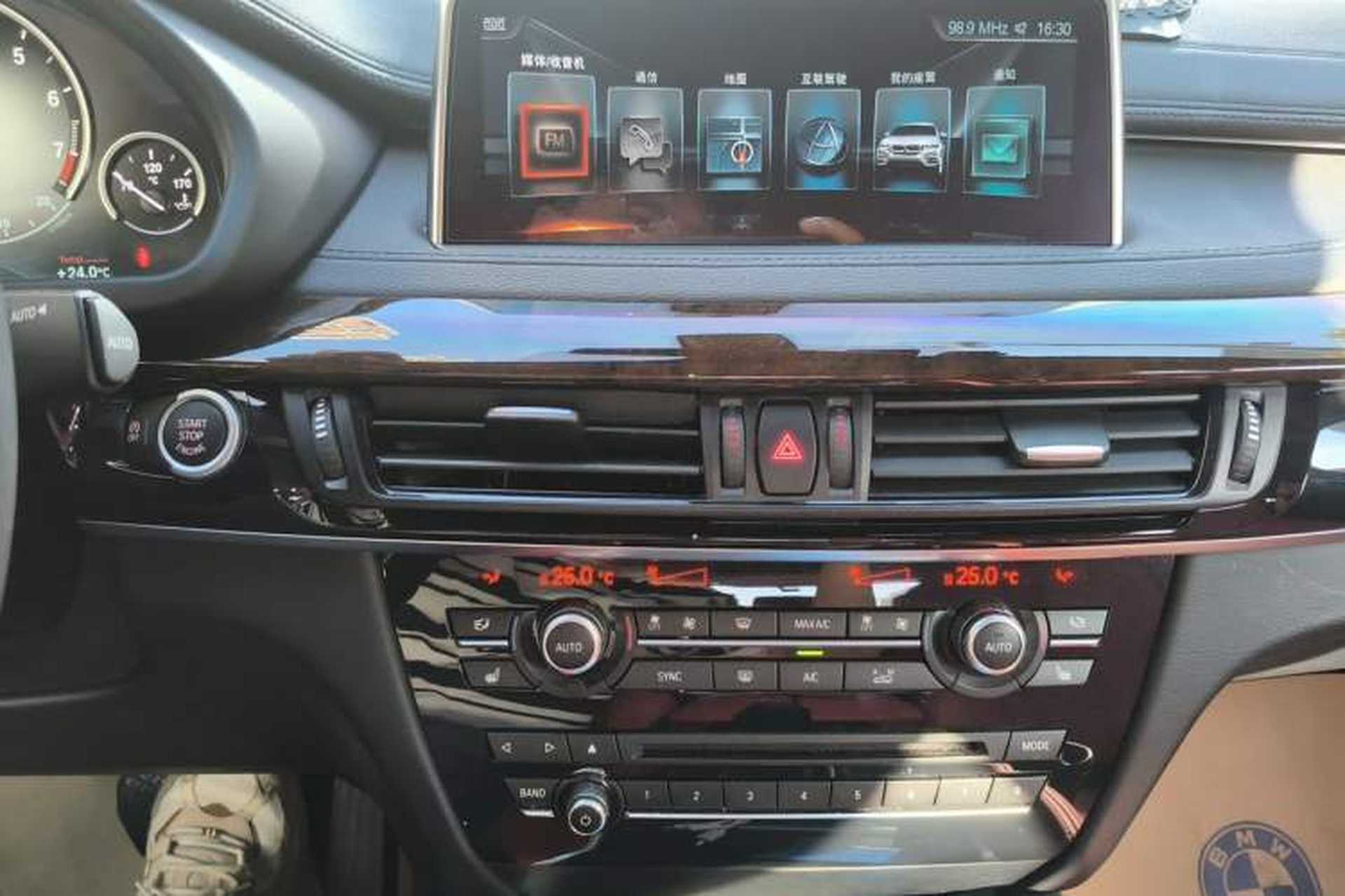Used BMW X6 2015 xDrive28i Audio And AC Panel