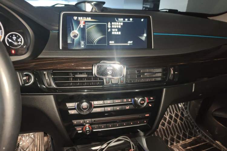 Used BMW X6 2015 xDrive35i Luxury Edition Audio And AC Panel