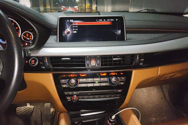 Used BMW X6 2015 xDrive35i Leading Model Audio And AC Panel