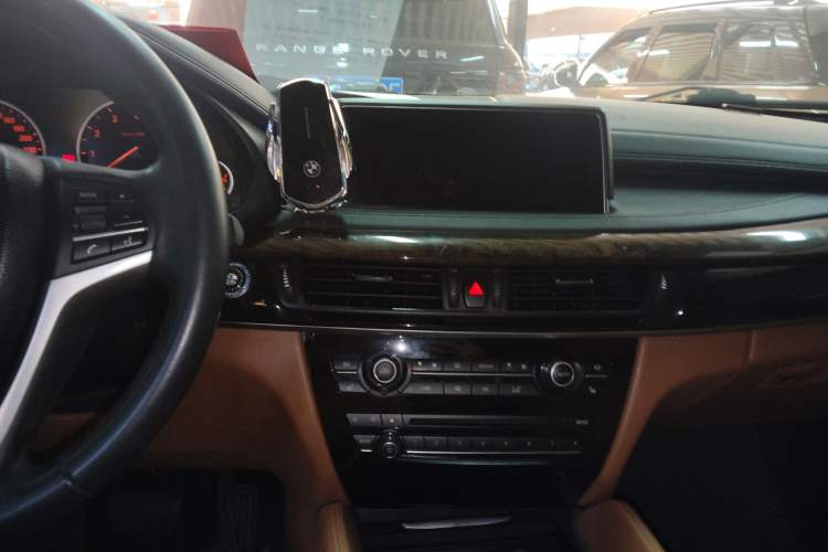 Used BMW X6 2015 xDrive28i Audio And AC Panel