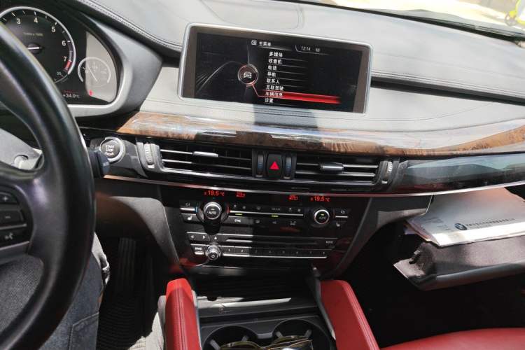 Used BMW X6 2015 xDrive28i Audio And AC Panel
