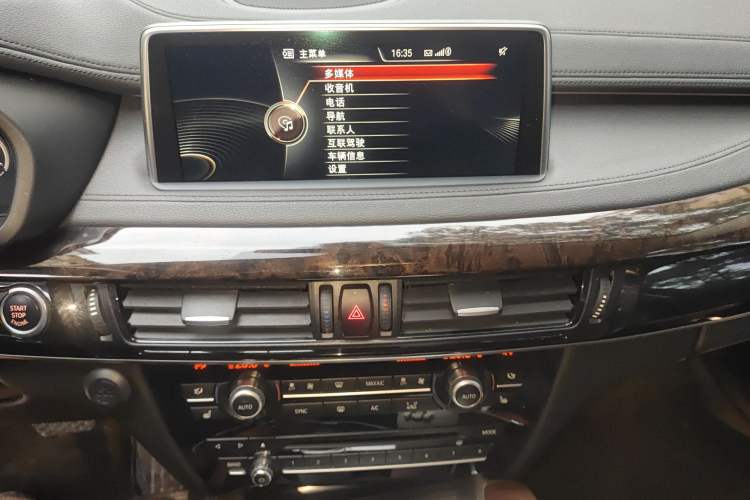 Used BMW X6 2015 xDrive28i Audio And AC Panel