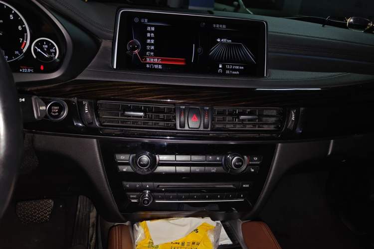 Used BMW X6 2015 xDrive35i Luxury Edition Audio And AC Panel