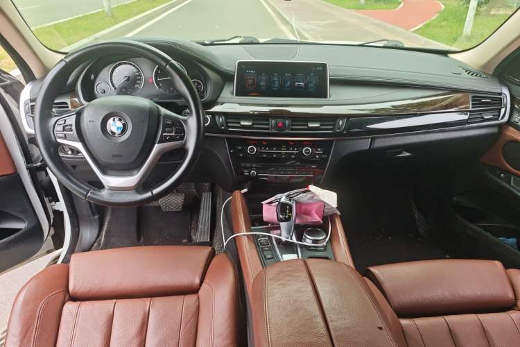 Used BMW X6 2015 xDrive28i Center Console