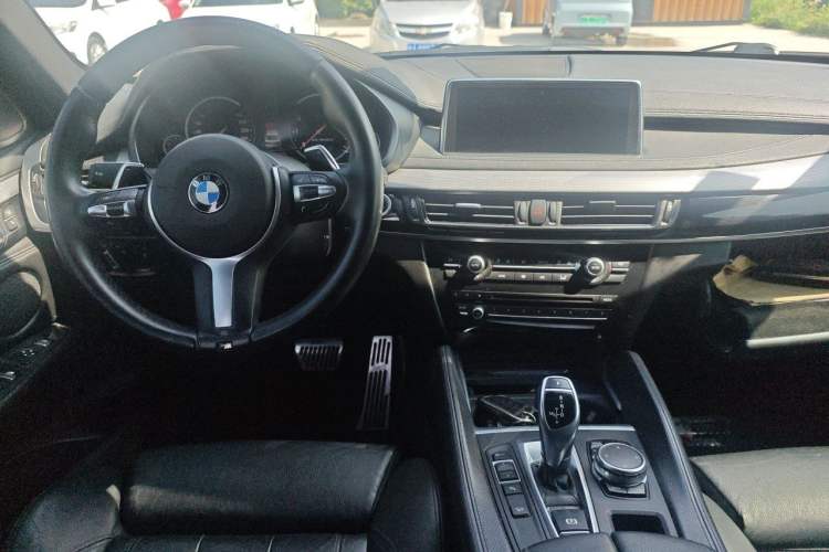 Used BMW X6  Center Console