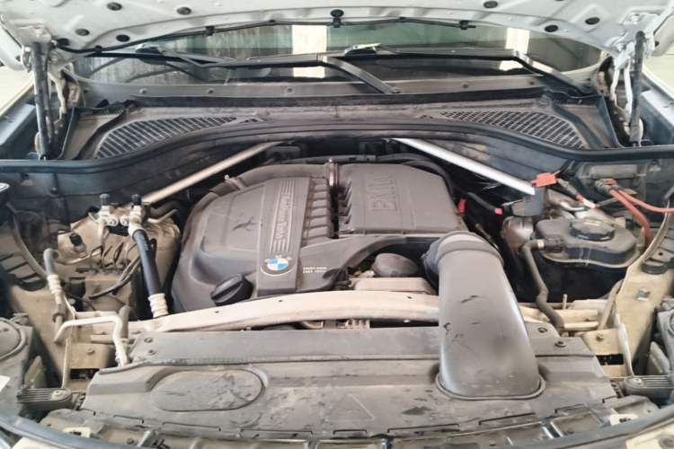 Used BMW X6 2015 xDrive35i U.S. specification Engine Bay