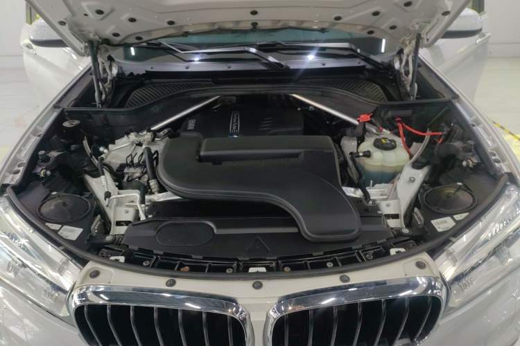 Used BMW X6 2015 xDrive28i Engine Bay