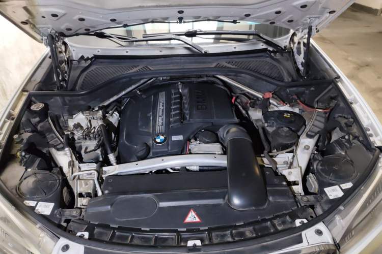 Used BMW X6 2015 xDrive35i Luxury Edition Engine Bay