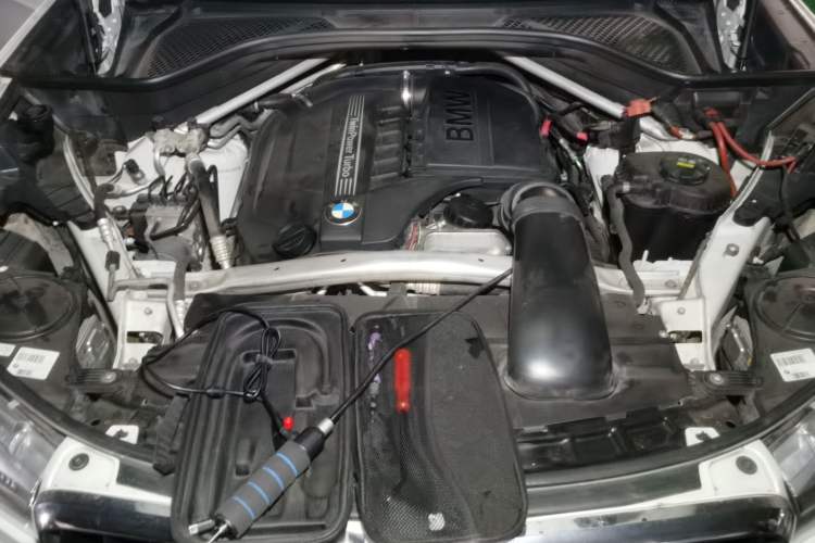 Used BMW X6 2015 xDrive35i Leading Model Engine Bay