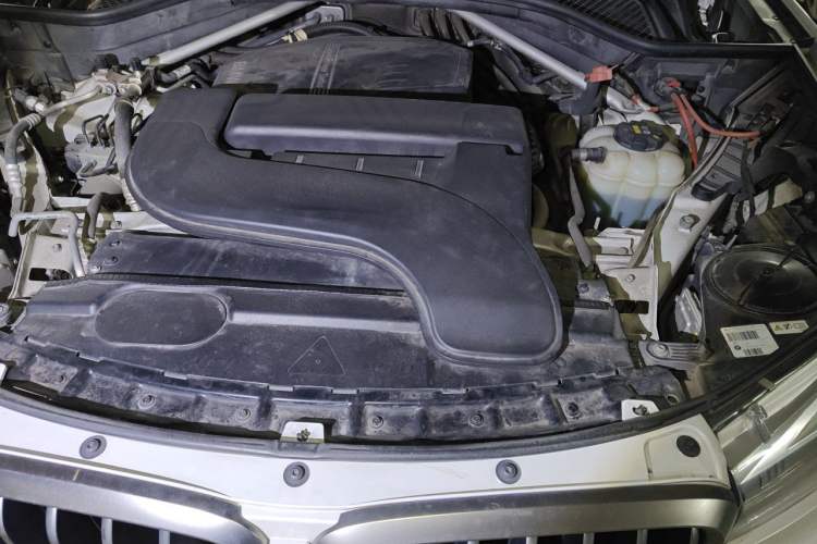 Used BMW X6 2015 xDrive28i Engine Bay