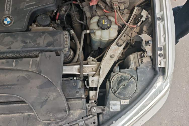 Used BMW X6 2015 xDrive28i Engine Bay Left