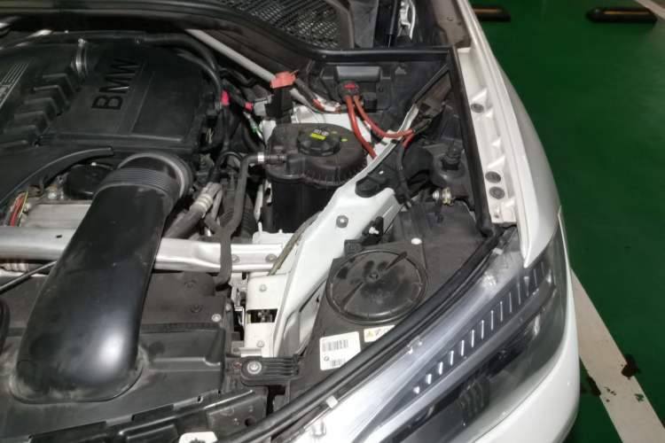 Used BMW X6 2015 xDrive35i Leading Model Engine Bay Left